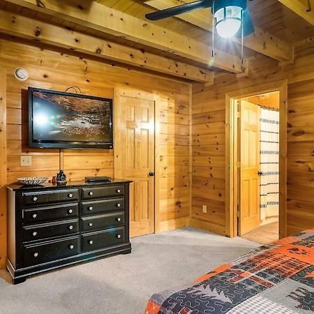 Cabin-N-Smokys! Indoor Resort Pool Views Hot Tub Game Room Sevierville Bagian luar foto