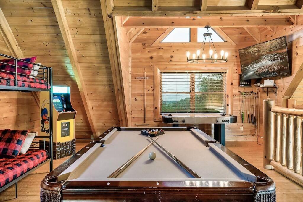 Cabin-N-Smokys! Indoor Resort Pool Views Hot Tub Game Room Sevierville Bagian luar foto