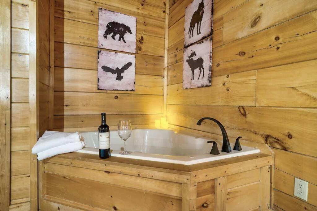 Cabin-N-Smokys! Indoor Resort Pool Views Hot Tub Game Room Sevierville Bagian luar foto