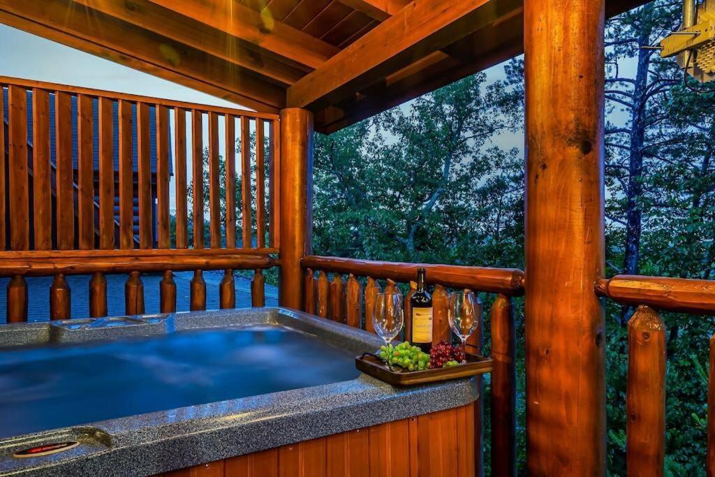 Cabin-N-Smokys! Indoor Resort Pool Views Hot Tub Game Room Sevierville Bagian luar foto