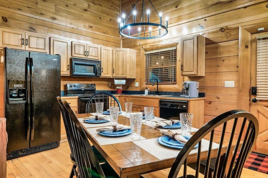Cabin-N-Smokys! Indoor Resort Pool Views Hot Tub Game Room Sevierville Bagian luar foto