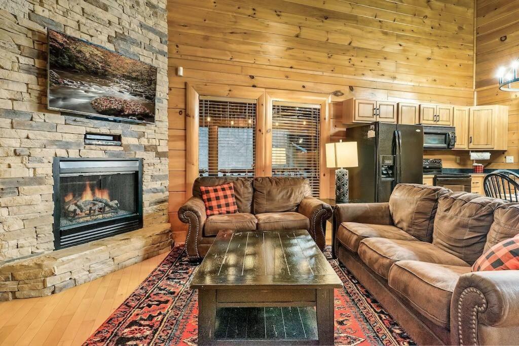 Cabin-N-Smokys! Indoor Resort Pool Views Hot Tub Game Room Sevierville Bagian luar foto
