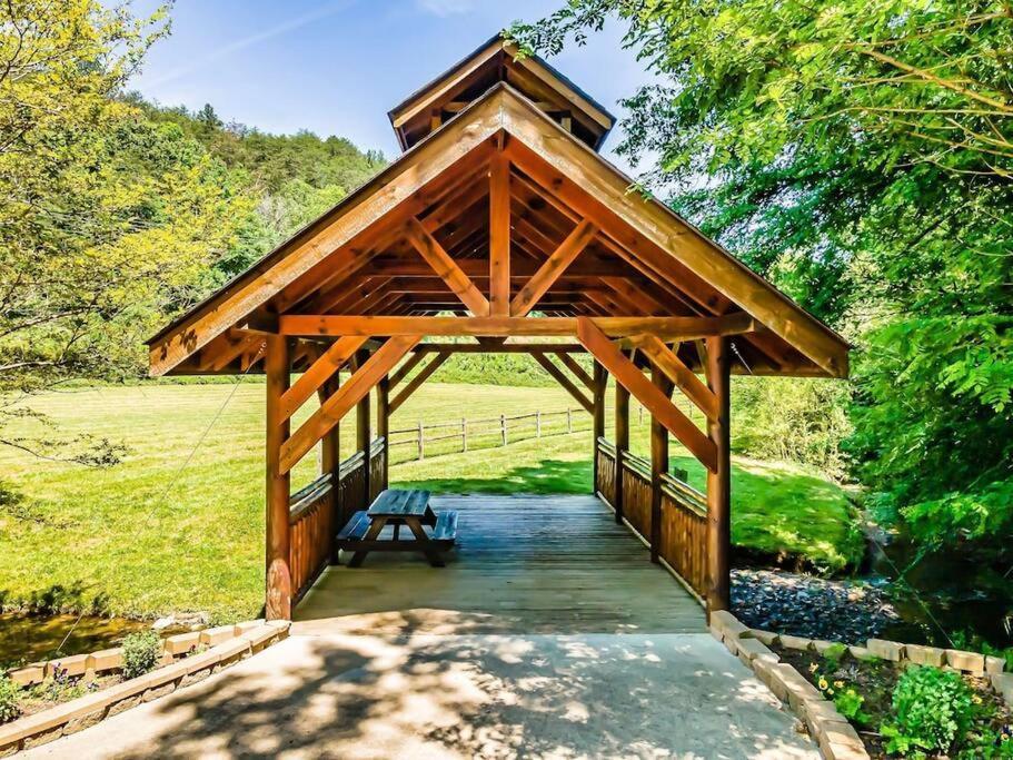 Cabin-N-Smokys! Indoor Resort Pool Views Hot Tub Game Room Sevierville Bagian luar foto