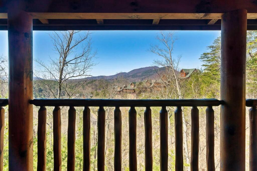 Cabin-N-Smokys! Indoor Resort Pool Views Hot Tub Game Room Sevierville Bagian luar foto